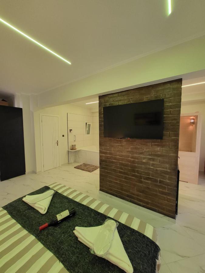 Romantic Deluxe Svite Wise Jacuzzi And Sauna アテネ エクステリア 写真